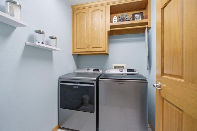 205 OAK KNOLL COURT, Hortonville, WI 54944