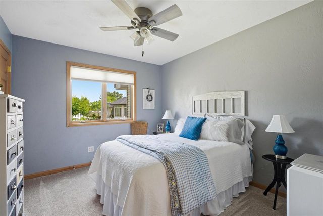 205 OAK KNOLL COURT, Hortonville, WI 54944