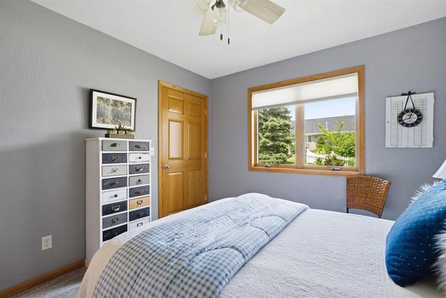 205 OAK KNOLL COURT, Hortonville, WI 54944