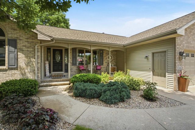 205 OAK KNOLL COURT, Hortonville, WI 54944