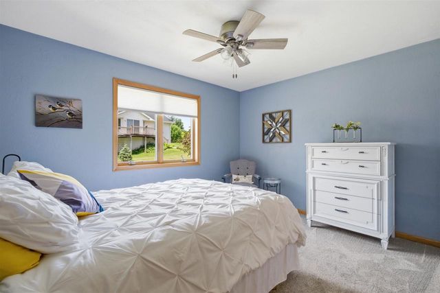 205 OAK KNOLL COURT, Hortonville, WI 54944