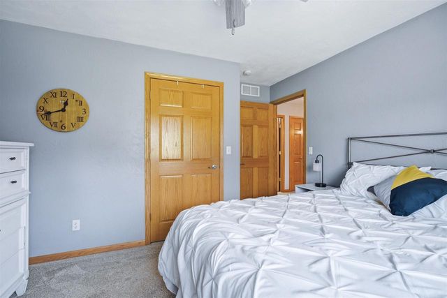 205 OAK KNOLL COURT, Hortonville, WI 54944