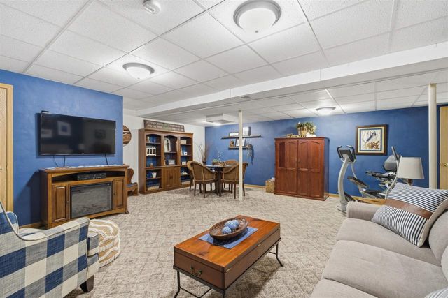 205 OAK KNOLL COURT, Hortonville, WI 54944