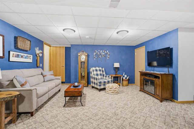 205 OAK KNOLL COURT, Hortonville, WI 54944