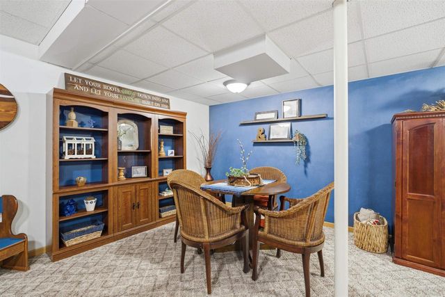 205 OAK KNOLL COURT, Hortonville, WI 54944