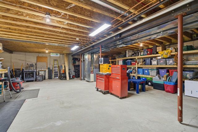 205 OAK KNOLL COURT, Hortonville, WI 54944