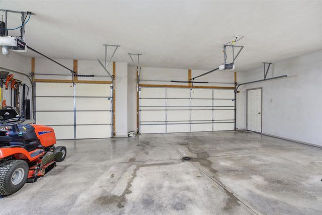 205 OAK KNOLL COURT, Hortonville, WI 54944