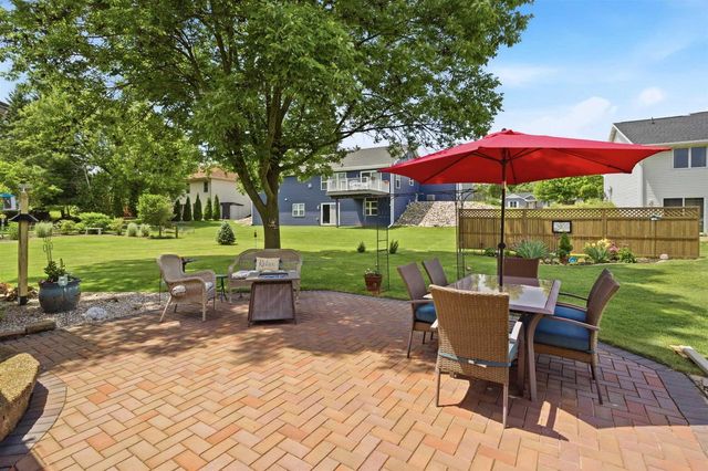 205 OAK KNOLL COURT, Hortonville, WI 54944