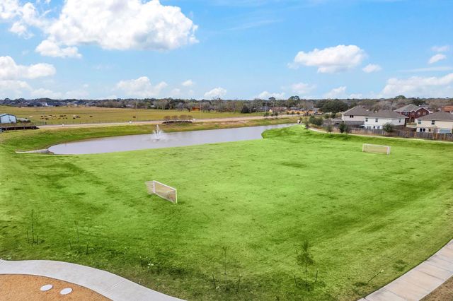 300 Amy Street, Angleton, TX 77515