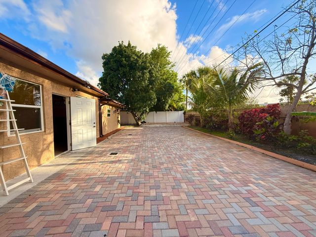 5279 W Woodstone Cir Circle W, Lake Worth, FL 33463