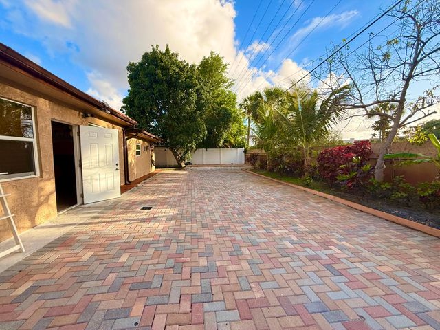 5279 W Woodstone Cir Circle W, Lake Worth, FL 33463