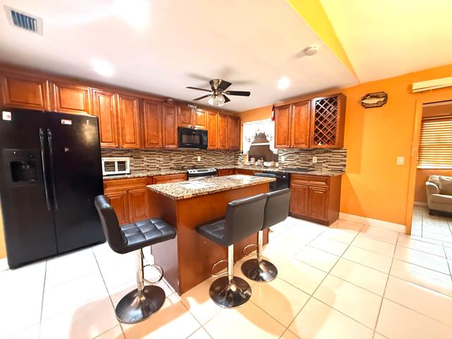 5279 W Woodstone Cir Circle W, Lake Worth, FL 33463