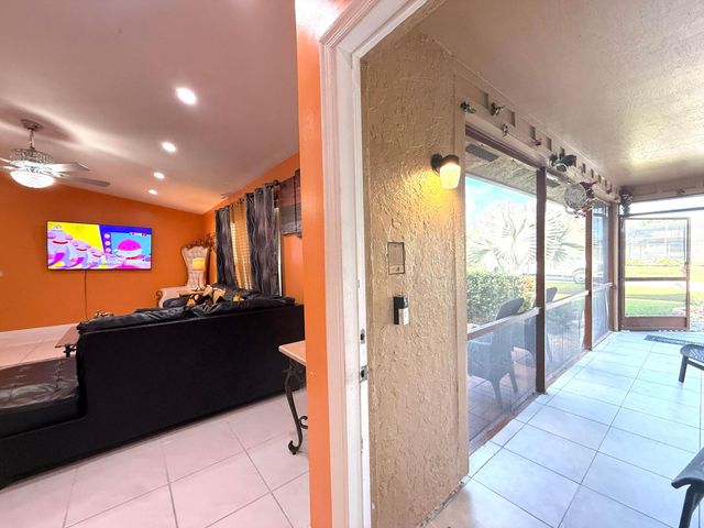 5279 W Woodstone Cir Circle W, Lake Worth, FL 33463