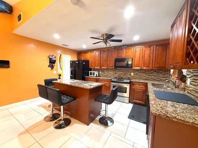 5279 W Woodstone Cir Circle W, Lake Worth, FL 33463