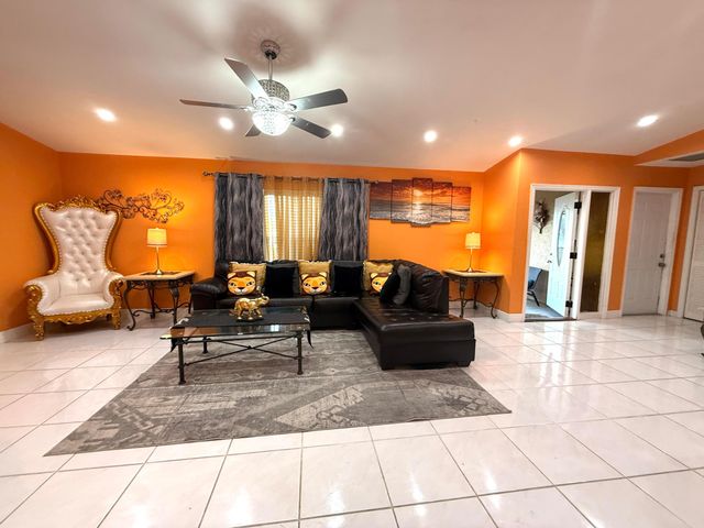 5279 W Woodstone Cir Circle W, Lake Worth, FL 33463