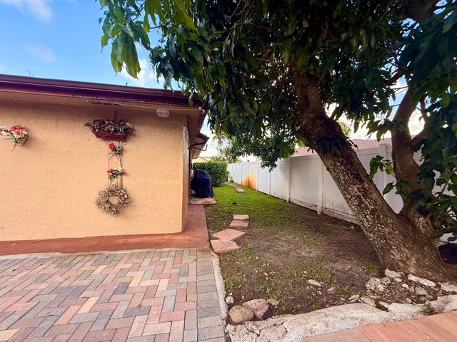 5279 W Woodstone Cir Circle W, Lake Worth, FL 33463