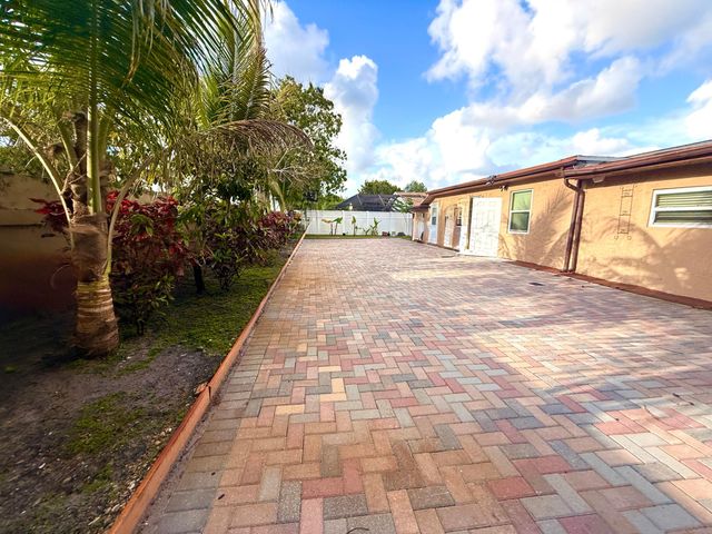 5279 W Woodstone Cir Circle W, Lake Worth, FL 33463