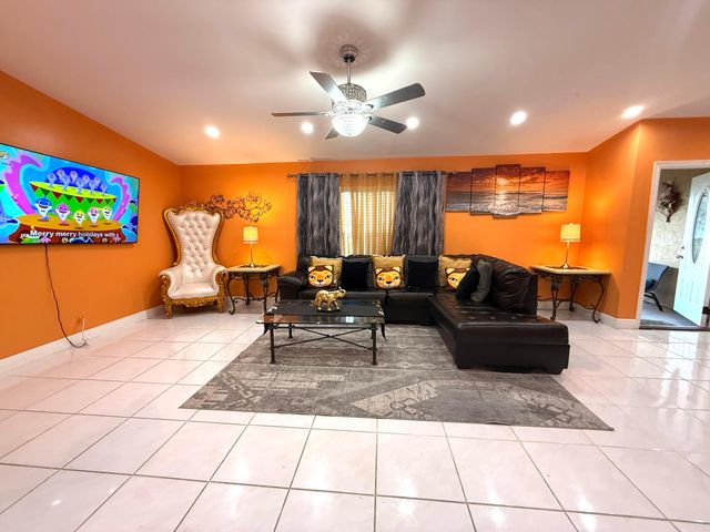 5279 W Woodstone Cir Circle W, Lake Worth, FL 33463