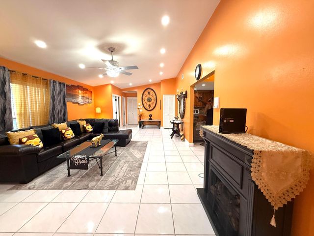 5279 W Woodstone Cir Circle W, Lake Worth, FL 33463