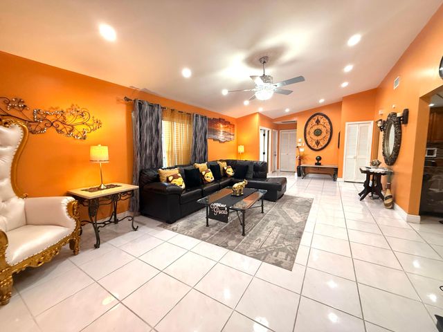 5279 W Woodstone Cir Circle W, Lake Worth, FL 33463