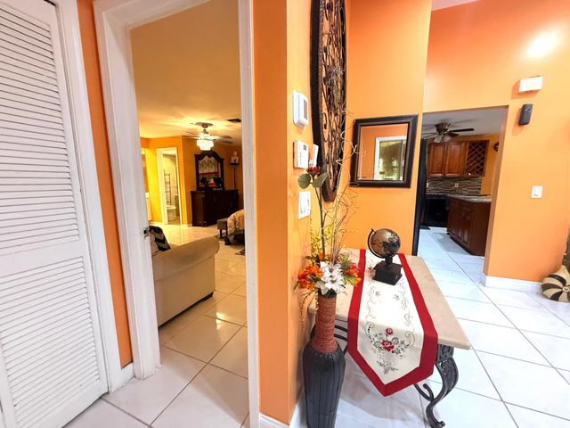 5279 W Woodstone Cir Circle W, Lake Worth, FL 33463