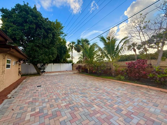 5279 W Woodstone Cir Circle W, Lake Worth, FL 33463