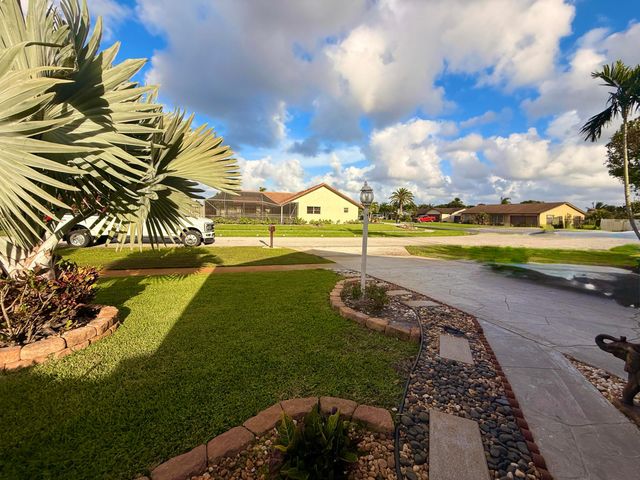 5279 W Woodstone Cir Circle W, Lake Worth, FL 33463
