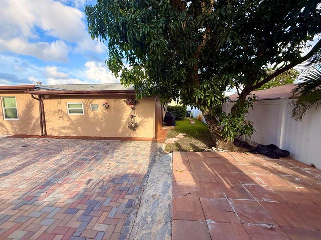 5279 W Woodstone Cir Circle W, Lake Worth, FL 33463