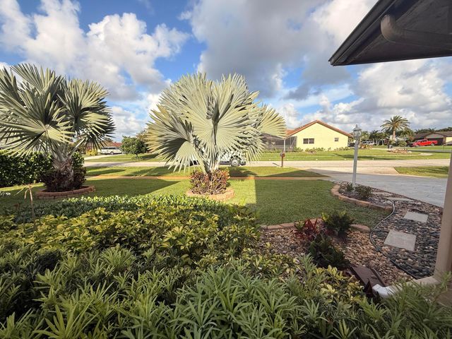5279 W Woodstone Cir Circle W, Lake Worth, FL 33463
