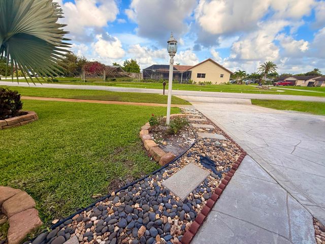 5279 W Woodstone Cir Circle W, Lake Worth, FL 33463