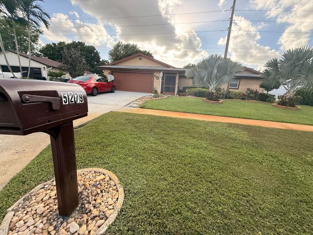 5279 W Woodstone Cir Circle W, Lake Worth, FL 33463