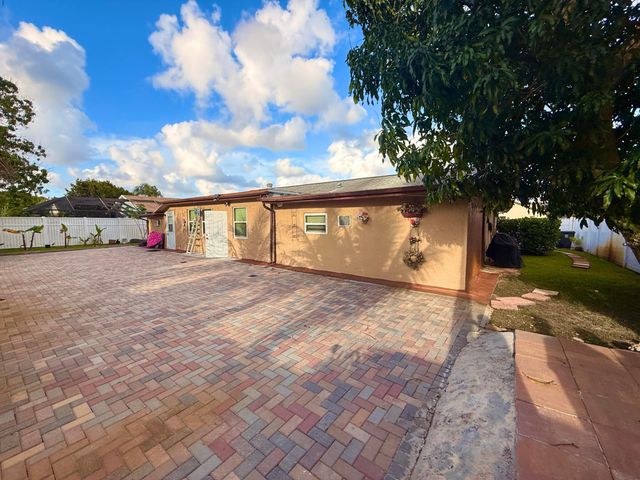 5279 W Woodstone Cir Circle W, Lake Worth, FL 33463