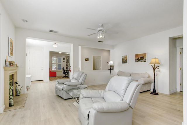 2272 Ryedale Ln, Sacramento, CA 95835