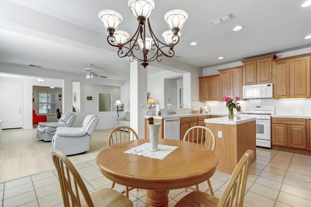 2272 Ryedale Ln, Sacramento, CA 95835