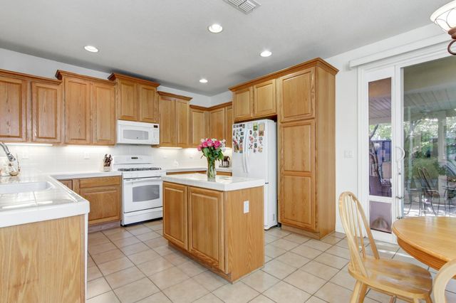 2272 Ryedale Ln, Sacramento, CA 95835