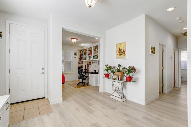 2272 Ryedale Ln, Sacramento, CA 95835