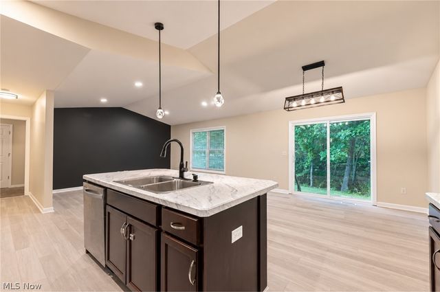 1393 Cross Cove, Austintown, OH 44515