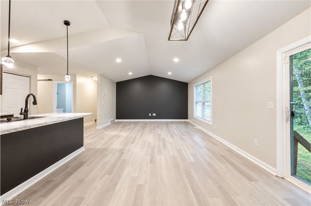 1393 Cross Cove, Austintown, OH 44515