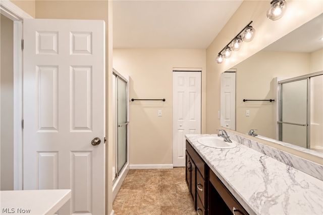1393 Cross Cove, Austintown, OH 44515