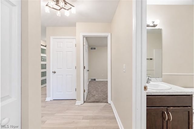 1393 Cross Cove, Austintown, OH 44515