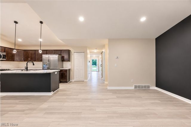 1393 Cross Cove, Austintown, OH 44515
