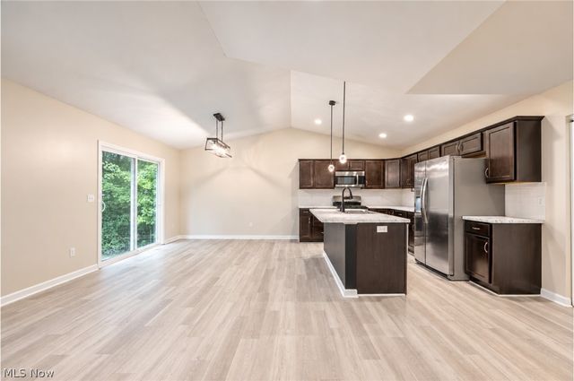 1393 Cross Cove, Austintown, OH 44515