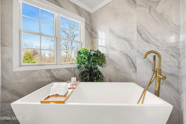 107 Whitlock Court, Manalapan, NJ 07726
