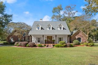 9435 Willow Creek, Greenwell Springs, LA 70739