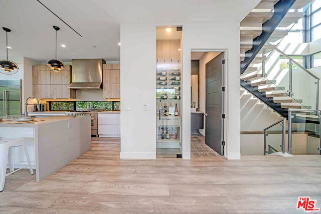 13311 W Magnolia Boulevard, Sherman Oaks, CA 91423