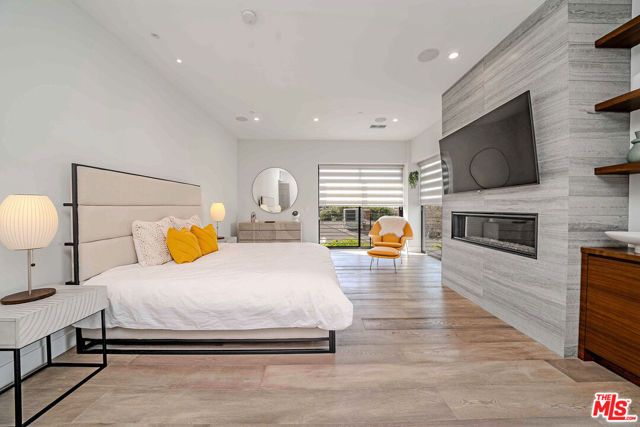 13311 W Magnolia Boulevard, Sherman Oaks, CA 91423