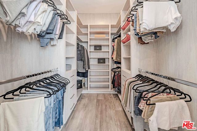 13311 W Magnolia Boulevard, Sherman Oaks, CA 91423