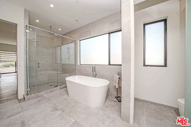 13311 W Magnolia Boulevard, Sherman Oaks, CA 91423