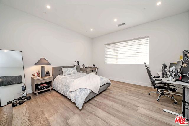 13311 W Magnolia Boulevard, Sherman Oaks, CA 91423
