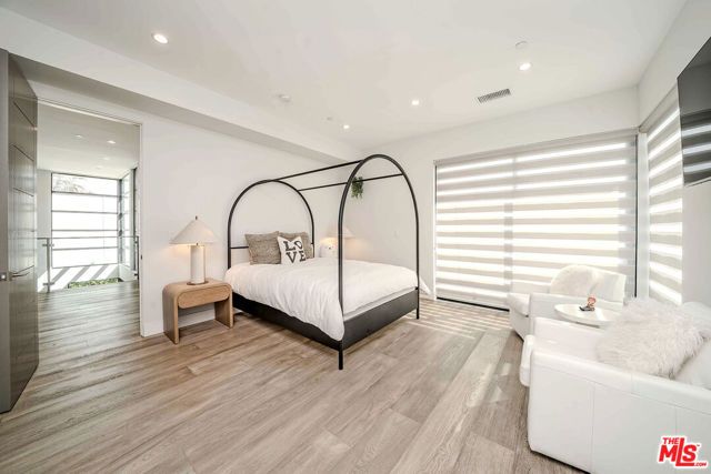 13311 W Magnolia Boulevard, Sherman Oaks, CA 91423